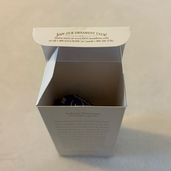 Hallmark Keepsake Ornament: Football Legends Series: Adrian Peterson - Picture 9 of 16